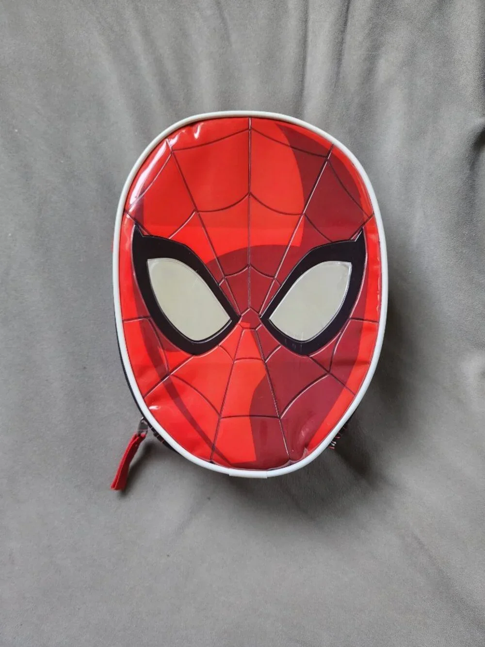 Marvel Spider-Man insulated lunch box featuring head-shaped design.